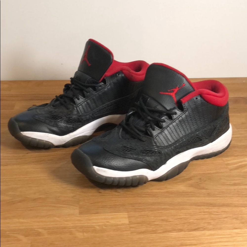 Air Jordan Retro Low size 6.5 youth